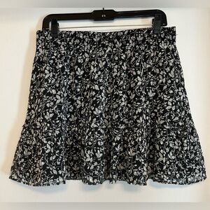 LOFT Black and White Floral Pull-On Mini Skirt, Medium